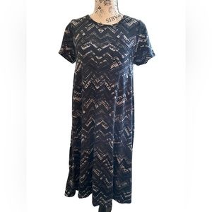- LuLaRoe Carly dress. Black and gray chevron design Size XXS